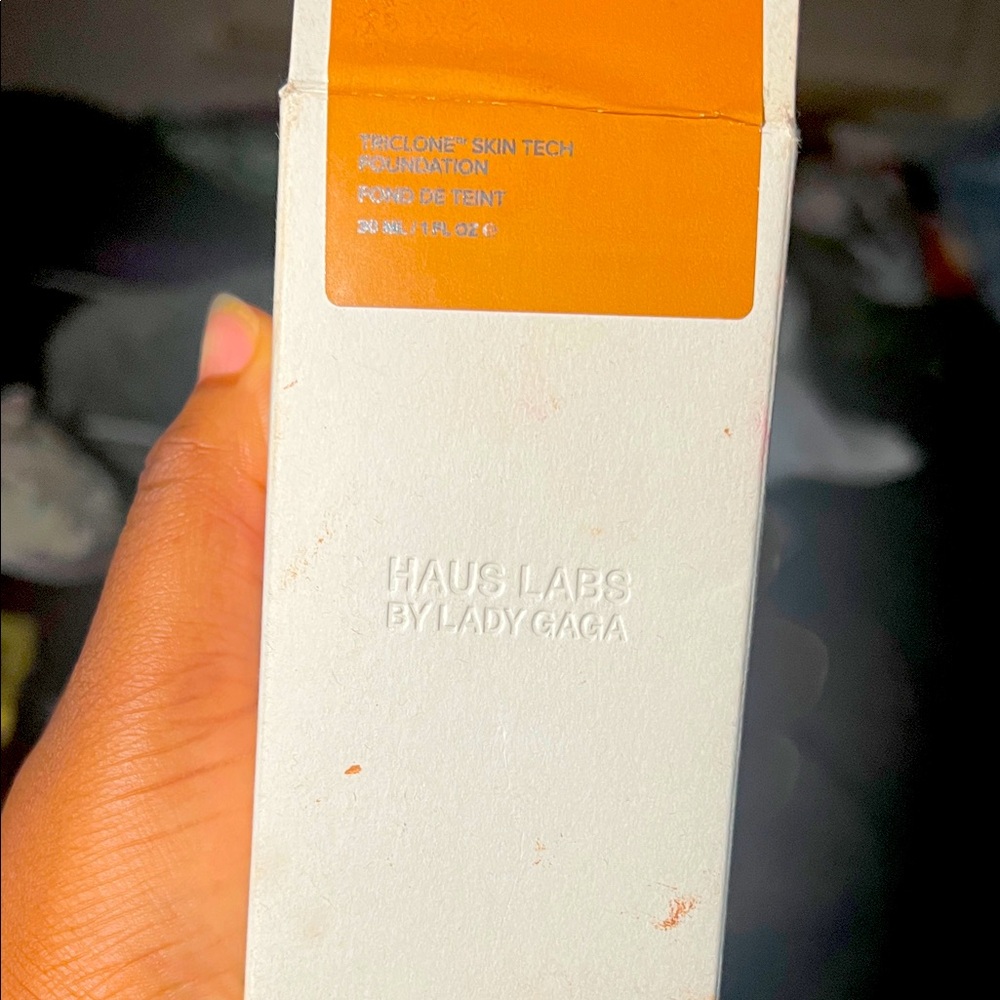 Haus Labs Skin Tech Foundation 370 Medium neutral